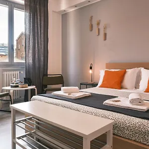 Guest house 71, Milan