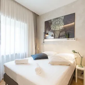 Guest house Duomo Deluxe, Milan
